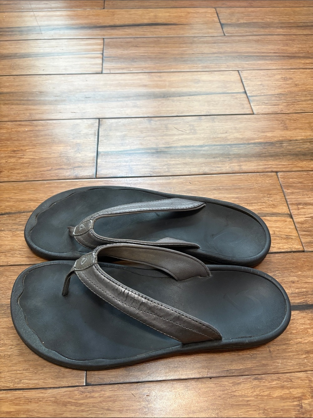 Olukai Ohana Women’s Size 10 Flip Flops Sandals Gray Black Thong Summer - Picture 4 of 12